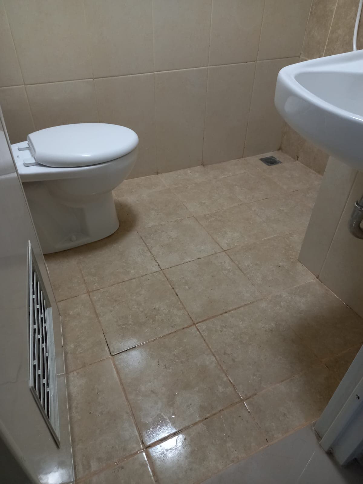 Hasil kerja KILAU n' CLEAN — kamar mandi
